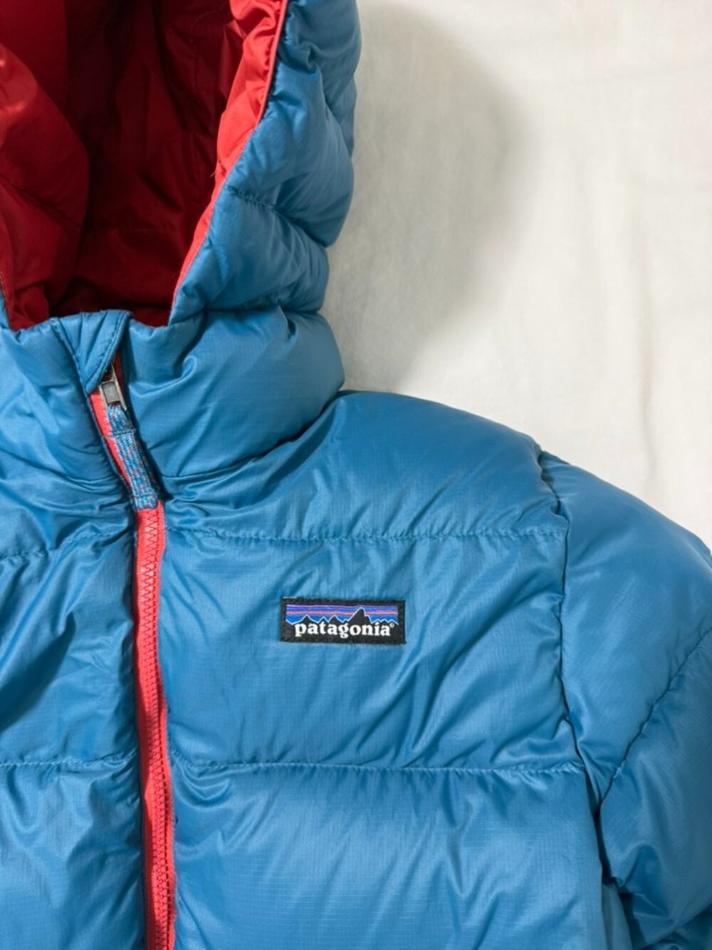 Patagonia Kids' Hi-Loft Down Sweater Hoody Hooded Puffer Jacket in Wavy Blue 10